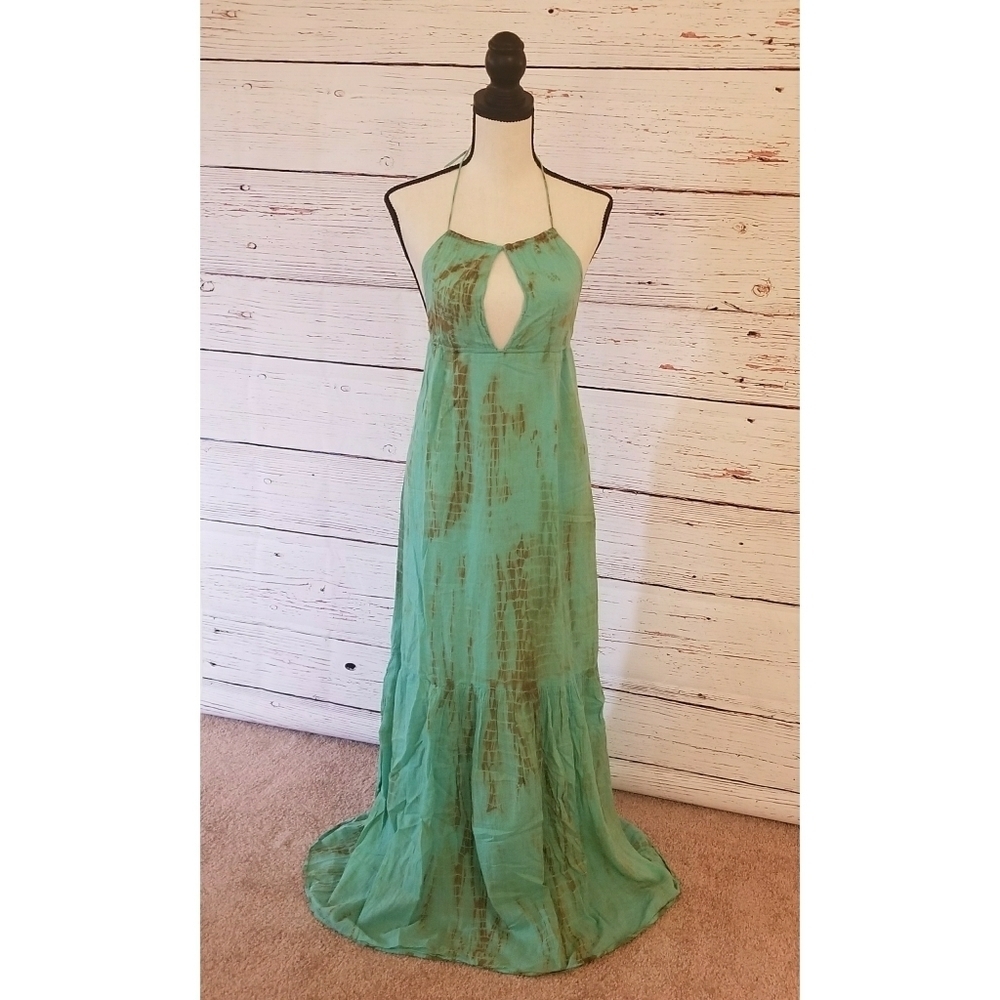DAUGHTERS OF THE REVOLUTION // cut out maxi dress